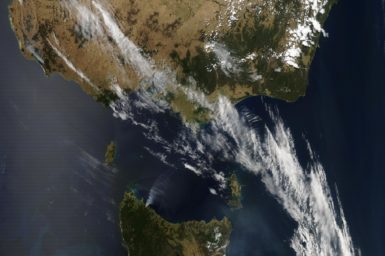 Smoke plumes from fires burning through Tasmania and Victoria over the 2012-13 season. Image: NASA Earth Observing System Data and Information System