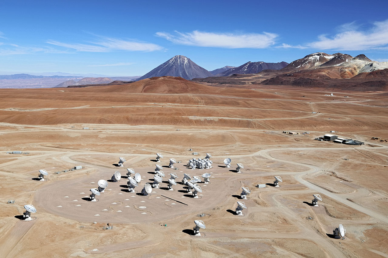 The antennas of the ALMA telescope, seen from the air.