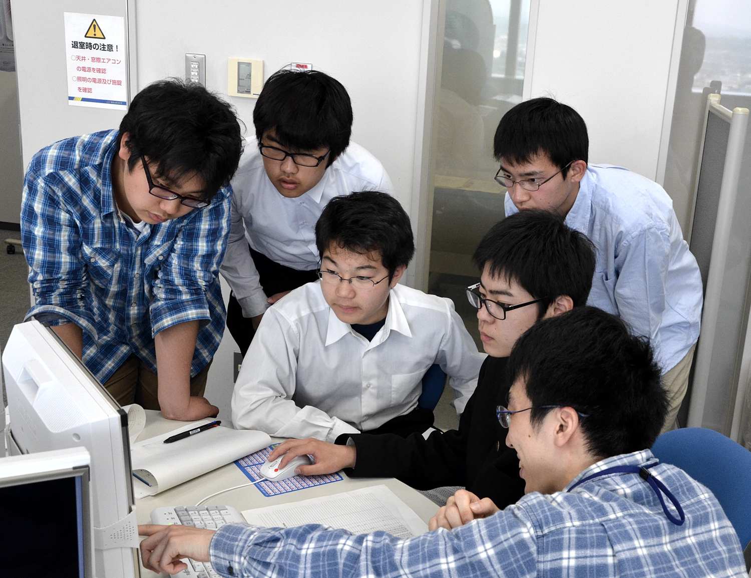 Japanese students analysing their data to determine pulsar distances at Koriyama Space Park, assisted Tokyo University PhD student, Ryo Mikami (bottom right).