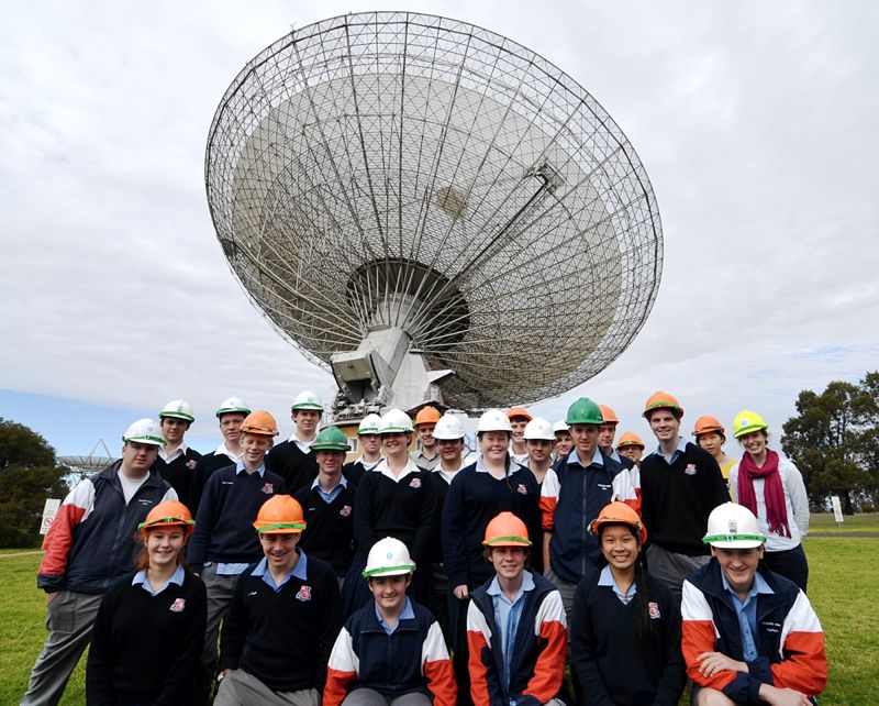 Parkes High School students and team members in front of the Dish.