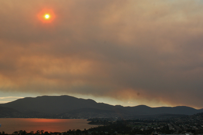 El Niño could stoke more extreme bushfire weather. Image: James975/Flickr