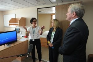 Minister for Industry Ian Macfarlane tours RV Investigator