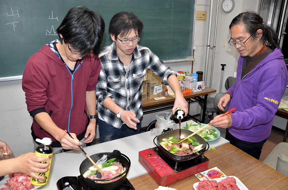 The suki-yaki dinner with Yamagata students.