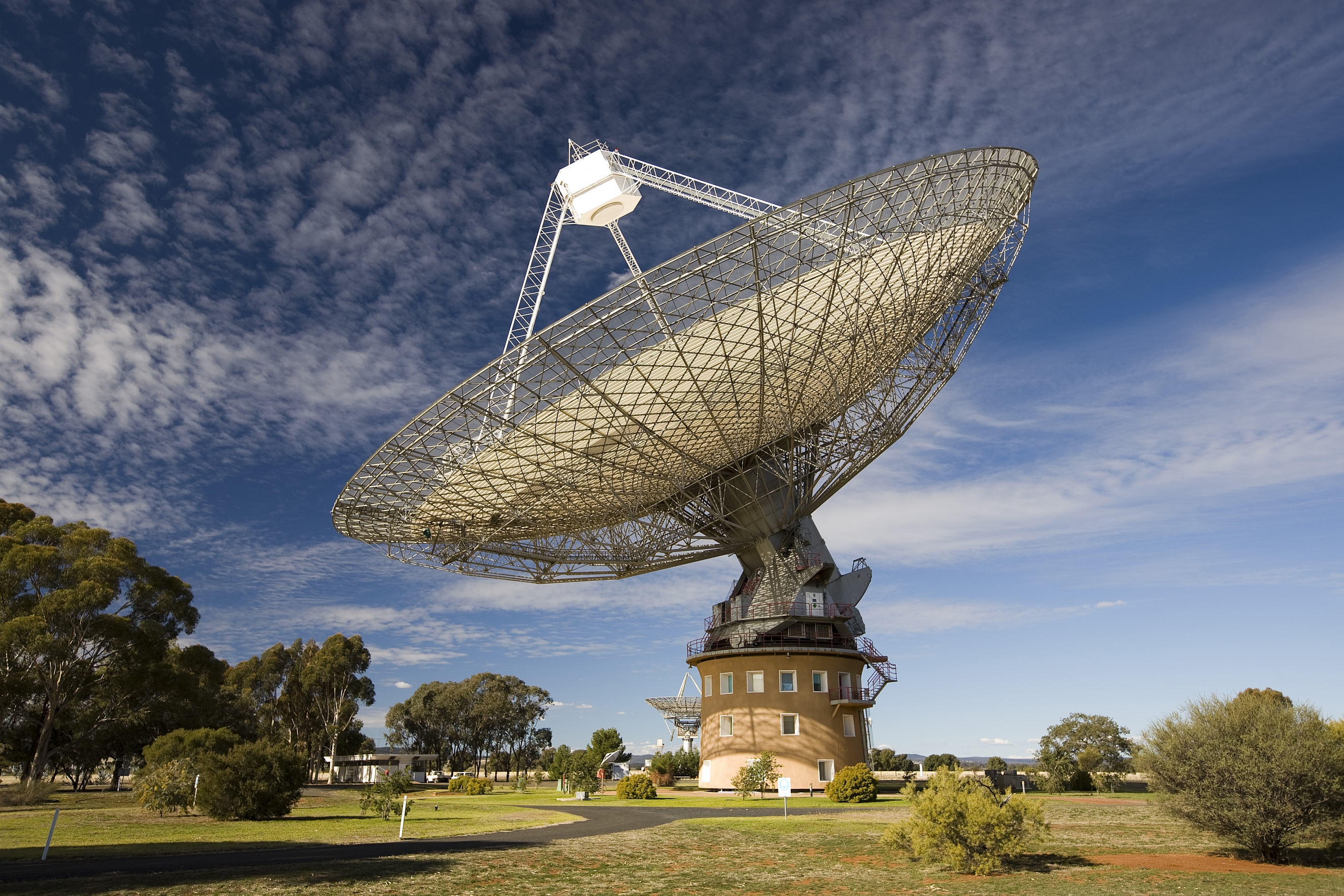 Our Parkes telescope was the first to detect the fast radio burst in 2007. © CSIRO, David McClenaghan