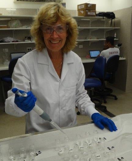 Jenny Stauber conducting research at a CSIRO laboratory
