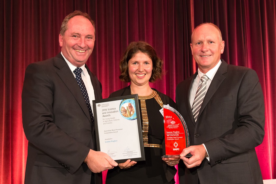 The Hon Barnaby Joyce, Minister for Agriculture, CSIRO’s Joanne Hughes, and Dr Kim Ritman, Chief Scientist at Department of Agriculture and Water Resources. Image credit - Steve Keough.