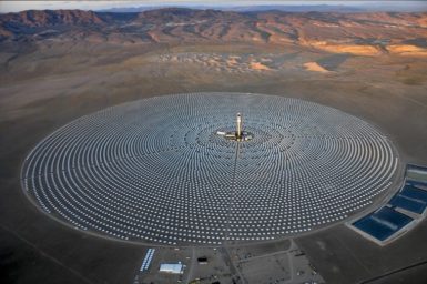 SolarReserve’s whopping Crescent Dunes Solar Energy Project in Nevada, US uses over 10,000 heliostats (mirrors) to concentrate sunlight, then collected in a central tower. The heat is then stored in molten salt. Image: