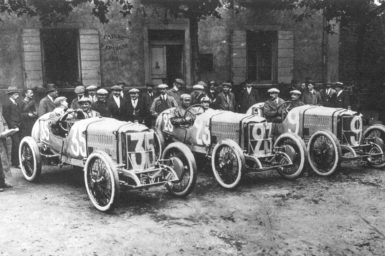 Vehicles lined up for the 1914 Grand prix