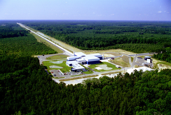 Aerial image of one of the unique L-shaped LIGO Observatories in the US – the Livingston Detector Site. Image: altech MIT LIGO Lab