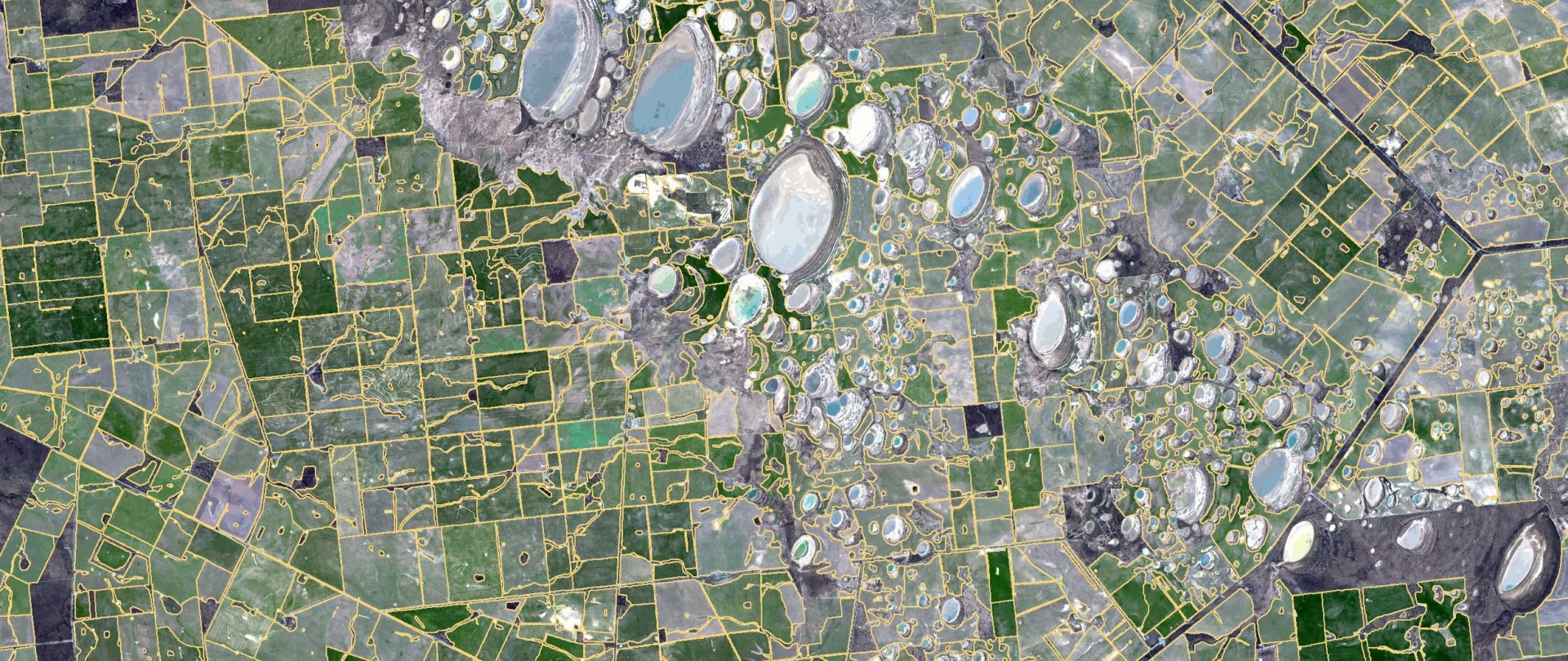 Satellite image of paddocks in Western Australia overlaid with boundaries as identified with our new tech.