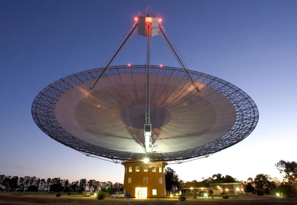 A photo of the Parkes radio telescope, taken from the ground.